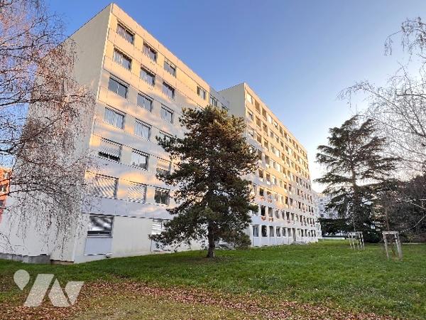 LYON 8 - Saint-Romain - T2 loué de 61,13 m² avec parking privatif dans résidence avec gardien.