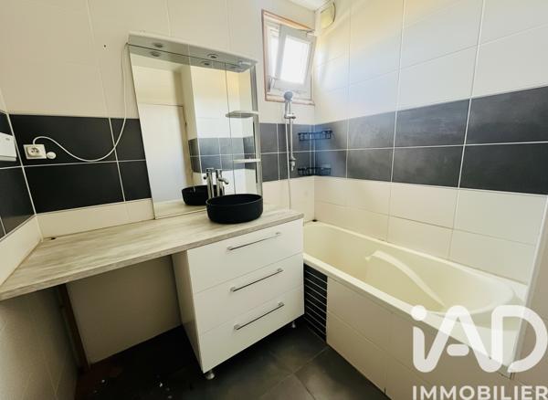 Location appartement 4 pièces 79 m² Bagnols-sur-Cèze