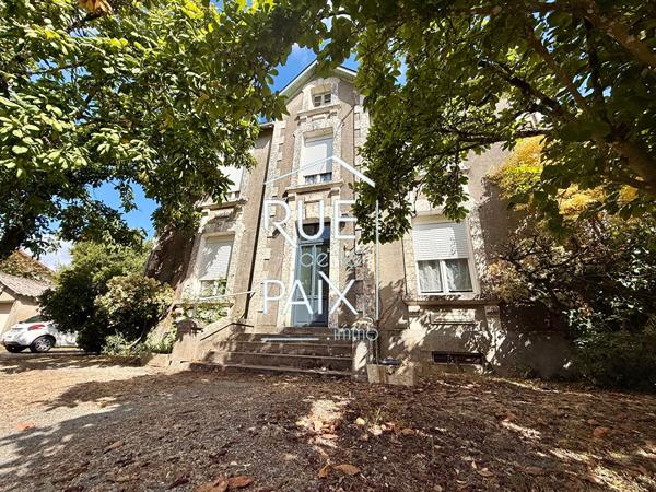 79310 MAZIERES EN GATINE Maison de caractère