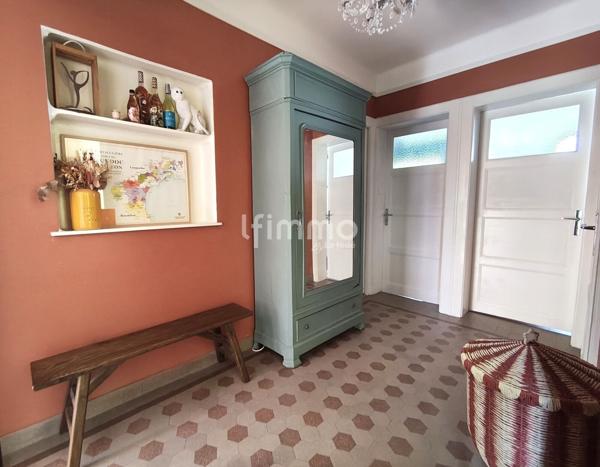 Proche du lac T2 traversant avec double balcon, cave et grenier