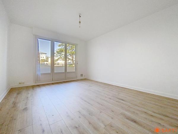 T2 lumineux avec balcon à Quimper
