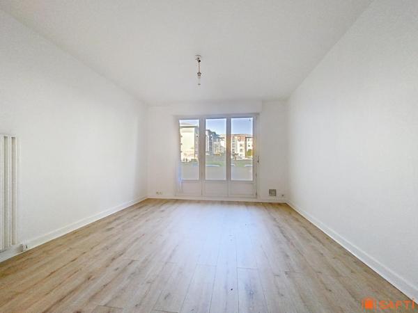 T2 lumineux avec balcon à Quimper