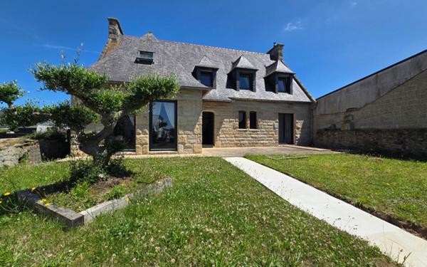 Maison à vendre    6 pièces •  Lesneven