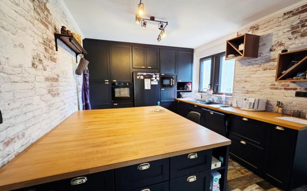 Maison à vendre    6 pièces •  Lesneven