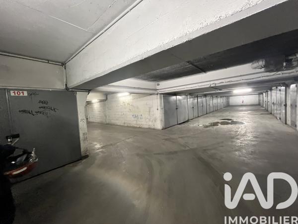 Parking à vendre 150 m² Paris 18