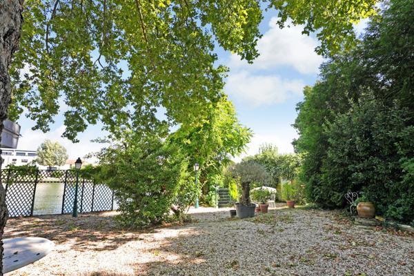 Propriete
                                                                                                                                                                                                                                                                                                                        17 pièce(s)                                                                                                                                                                                                          9 chambre(s)                                                                                                                                                                                                          436  m²