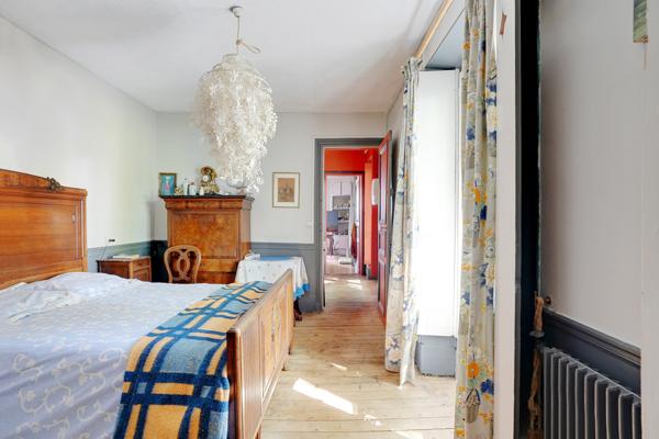 Propriete
                                                                                                                                                                                                                                                                                                                        17 pièce(s)                                                                                                                                                                                                          9 chambre(s)                                                                                                                                                                                                          436  m²