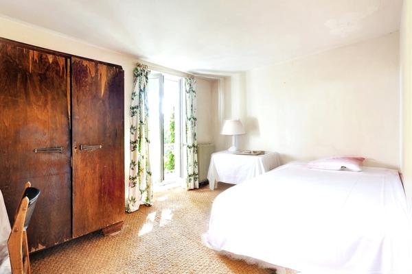 Propriete
                                                                                                                                                                                                                                                                                                                        17 pièce(s)                                                                                                                                                                                                          9 chambre(s)                                                                                                                                                                                                          436  m²