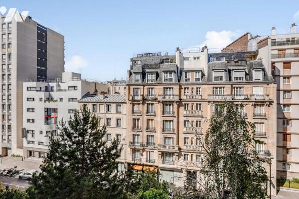 Appartement avec large balcon et vue dégagée