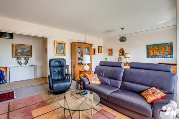 Appartement avec large balcon et vue dégagée