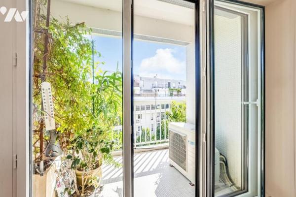 Appartement avec large balcon et vue dégagée