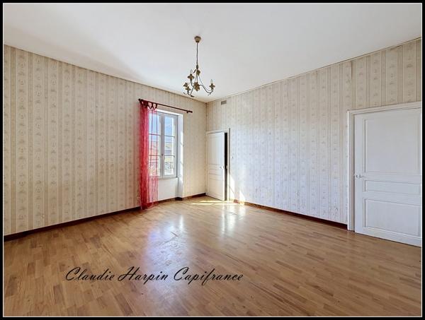 Maison à vendre 6 pièces PARTHENAY (79) - 4 Ch - parcelle d'environ 250 m² -proche centre ville