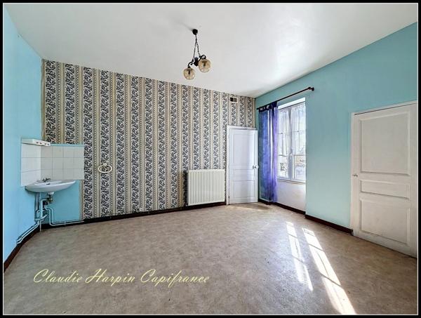 Maison à vendre 6 pièces PARTHENAY (79) - 4 Ch - parcelle d'environ 250 m² -proche centre ville
