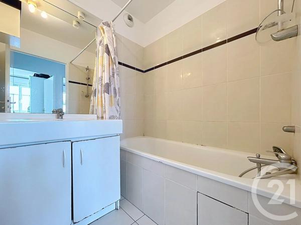 Appartement F4 à vendre  4 pièces - 82,04 m 2   MONTMAGNY  - 95