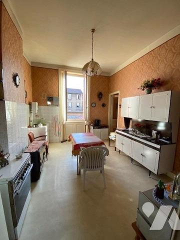 n lot de deux appartements de type T3 de 68.10m² et 83.13m² surfaces Carrez au premier étage d’une c