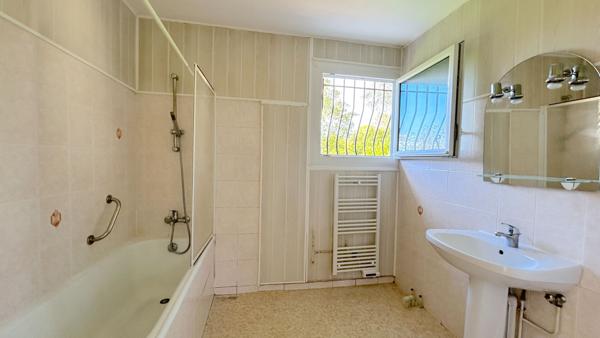 Maison 4 pièces à louer à Blaye - 77,36 m² en bon état , Blaye
