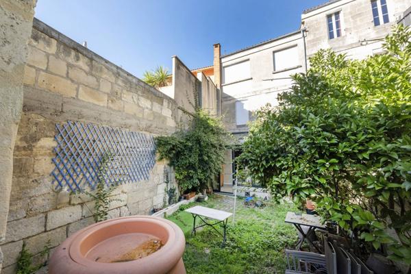 MAISON BOURGEOISE 6 CHAMBRES AVEC JARDIN QUARTIER SAINT SEURIN