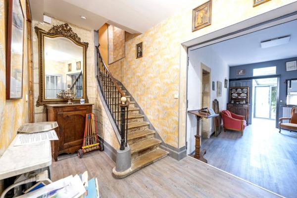 MAISON BOURGEOISE 6 CHAMBRES AVEC JARDIN QUARTIER SAINT SEURIN