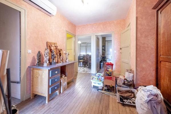 MAISON BOURGEOISE 6 CHAMBRES AVEC JARDIN QUARTIER SAINT SEURIN