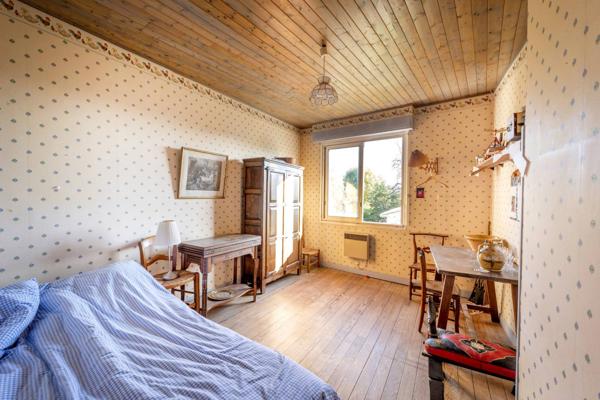 MAISON BOURGEOISE 6 CHAMBRES AVEC JARDIN QUARTIER SAINT SEURIN