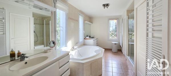 Maison à vendre 8 pièces 228 m² Magny-le-Hongre