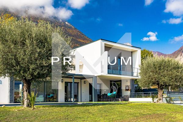 VILLA COMTEMPORAINE AVEC PISCINE - VUE BELLEDONNE | Premium Immobilier