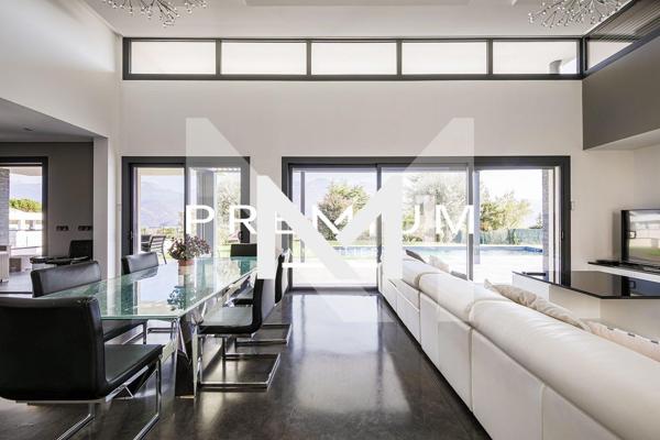 VILLA COMTEMPORAINE AVEC PISCINE - VUE BELLEDONNE | Premium Immobilier