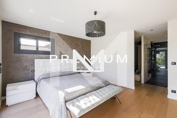 VILLA COMTEMPORAINE AVEC PISCINE - VUE BELLEDONNE | Premium Immobilier