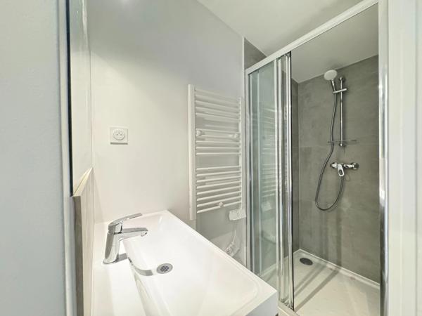 MAISON INDIVIDUELLE - 3 PIECES - CLAMART- LIMITE -ISSY-LES-MOULINEAUX - VUE TOUR EIFFEL - TERRASSE - JARDIN