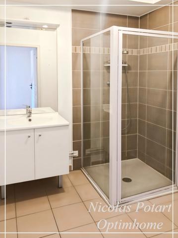 Appartement récent 3 pièces avec place de stationnement – 68 m²