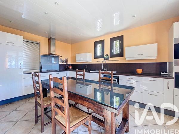 Maison à vendre 6 pièces 171 m² Rochemaure