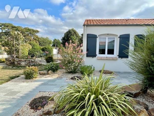 SAINT COLOMBAN, bourg, maison de plain-pied