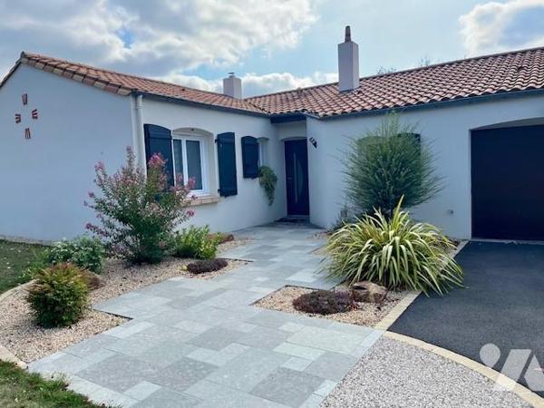 SAINT COLOMBAN, bourg, maison de plain-pied