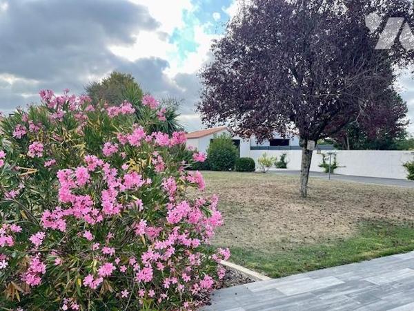 SAINT COLOMBAN, bourg, maison de plain-pied