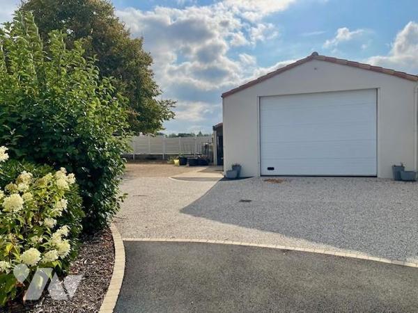 SAINT COLOMBAN, bourg, maison de plain-pied