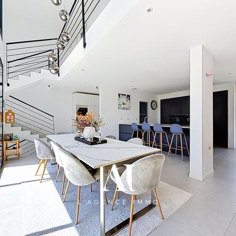 Maison individuelle de 196 m² avec jardin, terrasse et appartement indépendant à Divonne-les-Bains 01220