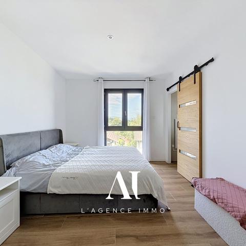 Maison individuelle de 196 m² avec jardin, terrasse et appartement indépendant à Divonne-les-Bains 01220