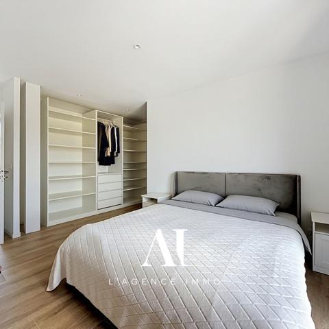 Maison individuelle de 196 m² avec jardin, terrasse et appartement indépendant à Divonne-les-Bains 01220