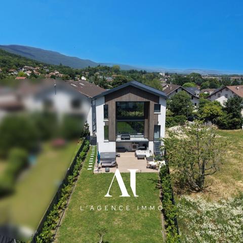 Maison individuelle de 196 m² avec jardin, terrasse et appartement indépendant à Divonne-les-Bains 01220
