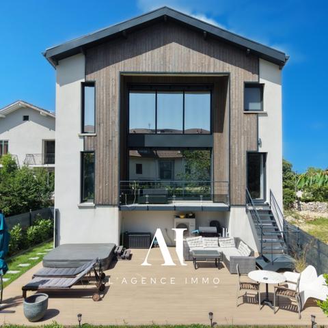 Maison individuelle de 196 m² avec jardin, terrasse et appartement indépendant à Divonne-les-Bains 01220