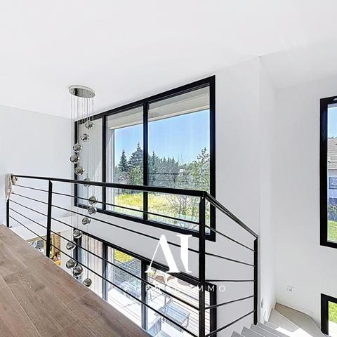 Maison individuelle de 196 m² avec jardin, terrasse et appartement indépendant à Divonne-les-Bains 01220