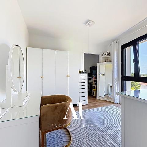Maison individuelle de 196 m² avec jardin, terrasse et appartement indépendant à Divonne-les-Bains 01220