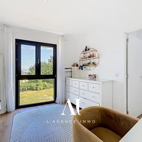 Maison individuelle de 196 m² avec jardin, terrasse et appartement indépendant à Divonne-les-Bains 01220