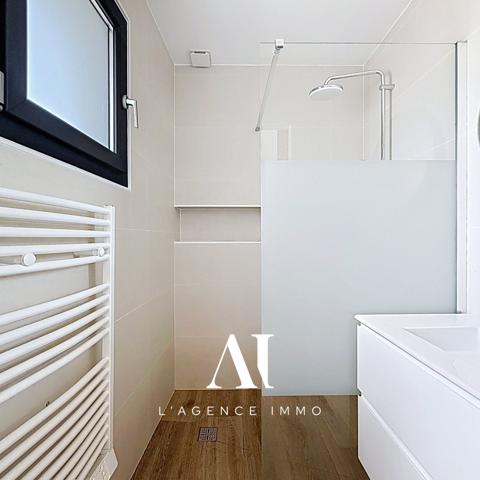Maison individuelle de 196 m² avec jardin, terrasse et appartement indépendant à Divonne-les-Bains 01220