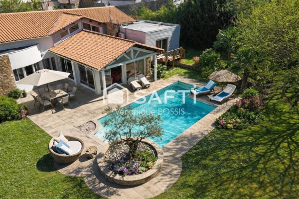 BIEN RARE – Une propriété insoupçonnable en plein cœur de Mouilleron-le-Captif + une grange de 130m2