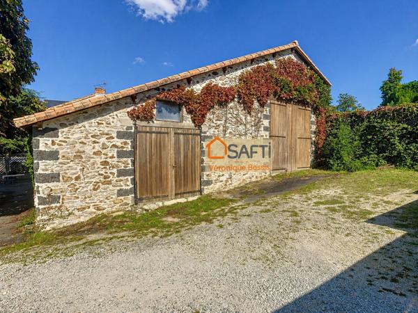 BIEN RARE – Une propriété insoupçonnable en plein cœur de Mouilleron-le-Captif + une grange de 130m2