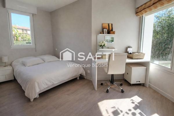 BIEN RARE – Une propriété insoupçonnable en plein cœur de Mouilleron-le-Captif + une grange de 130m2
