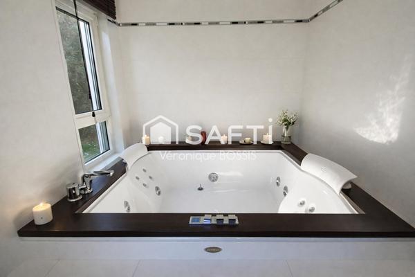 BIEN RARE – Une propriété insoupçonnable en plein cœur de Mouilleron-le-Captif + une grange de 130m2