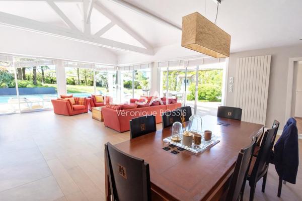 BIEN RARE – Une propriété insoupçonnable en plein cœur de Mouilleron-le-Captif + une grange de 130m2