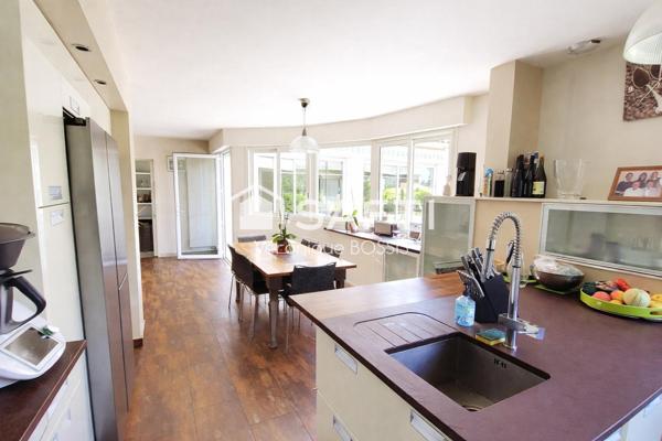 BIEN RARE – Une propriété insoupçonnable en plein cœur de Mouilleron-le-Captif + une grange de 130m2